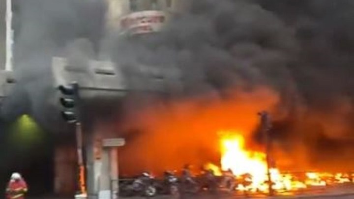 Παρίσι: Οι πρώτες εικόνες από τη μεγάλη φωτιά στον σιδηροδρομικό σταθμό