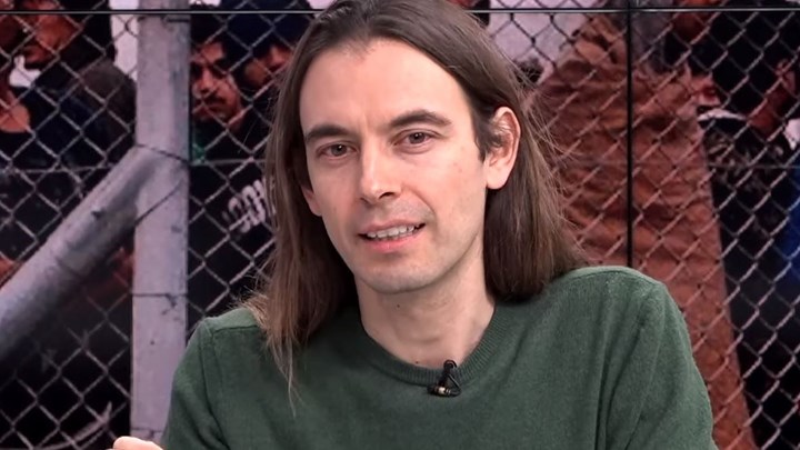 Αρσένης: Να μεταφερθούν πρόσφυγες σε έρημα χωριά με ηλικιωμένους και να κόβουν ξύλα – ΒΙΝΤΕΟ