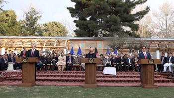 Υπεγράφη η ιστορική συμφωνία των ΗΠΑ με τους Ταλιμπάν – ΕΕ: Σημαντικό βήμα για την ειρήνη