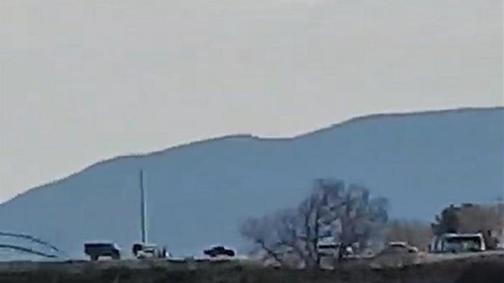 Έβρος: Μετανάστες φτάνουν στα σύνορα συνοδεία τουρκικού στρατού – Νέα ένταση – ΒΙΝΤΕΟ