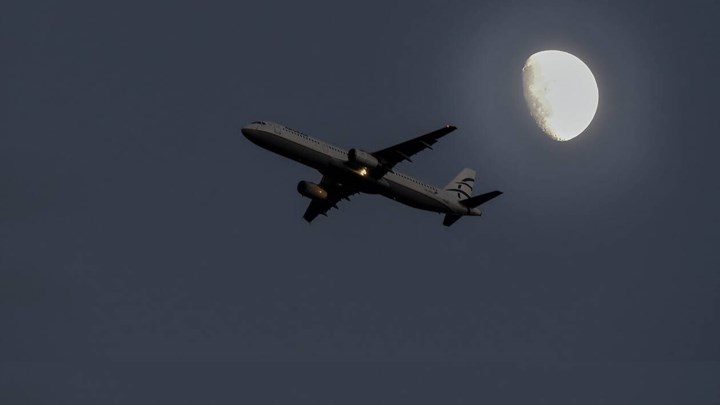 Κορονοϊός: Πανικός σε αεροπλάνο – Επιβάτες απαίτησαν να γίνει έκτακτη προσγείωση επειδή κάποιος… έβηχε