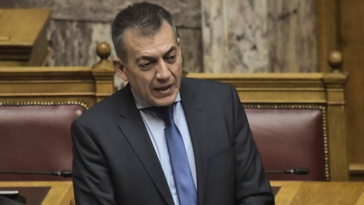 Κορονοϊός – Βρούτσης: Ψέμα η μείωση μισθού κατά 50%