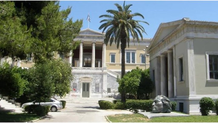 Επιχείρηση της ΕΛ.ΑΣ. στο Πολυτεχνείο – Εντοπίστηκαν 100 μετανάστες σε υπό κατάληψη αίθουσα