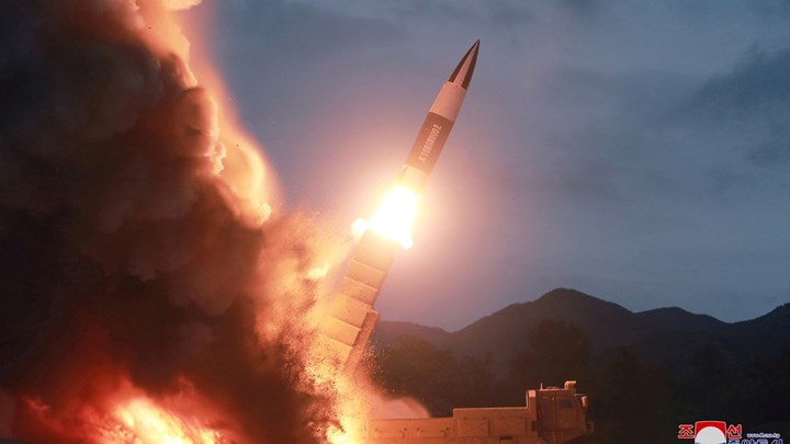 Βόρεια Κορέα: Προχώρησε στην εκτόξευση δύο πυραύλων άγνωστου τύπου – ΤΩΡΑ
