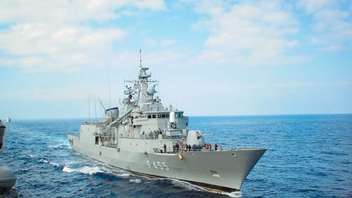 Ασκήσεις με πραγματικά πυρά και στο Αιγαίο