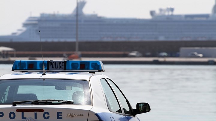 Μυστήριο με πτώμα που εντοπίστηκε σε θαλάσσια περιοχή στον Πειραιά