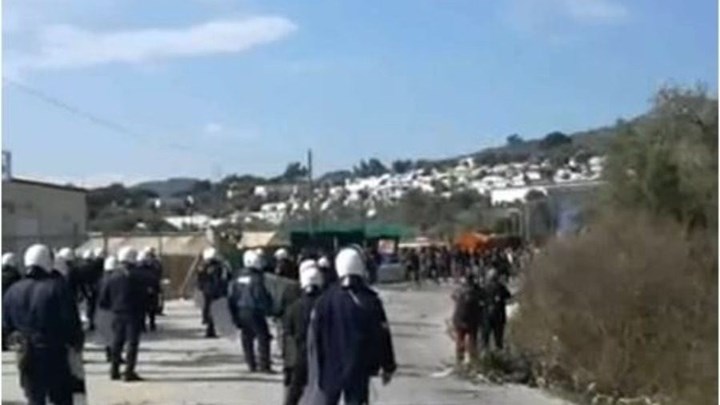 Μεταναστευτικό: Επεισόδια στη Μόρια – Πετροπόλεμος και χημικά – ΒΙΝΤΕΟ