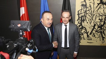 Καβγάς Τσαβούσογλου – Μάας στο Twitter για το μεταναστευτικό – ΦΩΤΟ