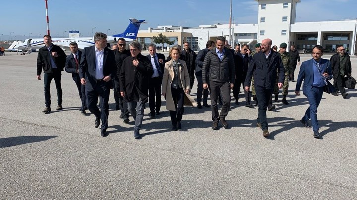 Στον Έβρο η ηγεσία της ΕΕ – Πέταξαν με ελικόπτερο πάνω από τα σύνορα – ΦΩΤΟ