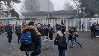Κορονοϊός:  Τέσσερις οι νεκροί στη Γαλλία – Έκλεισαν πάνω από 100 σχολεία