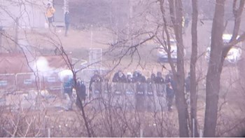 Έβρος: ΒΙΝΤΕΟ- ντοκουμέντο από τη στιγμή που Τούρκοι αστυνομικοί ρίχνουν χημικά σε Έλληνες