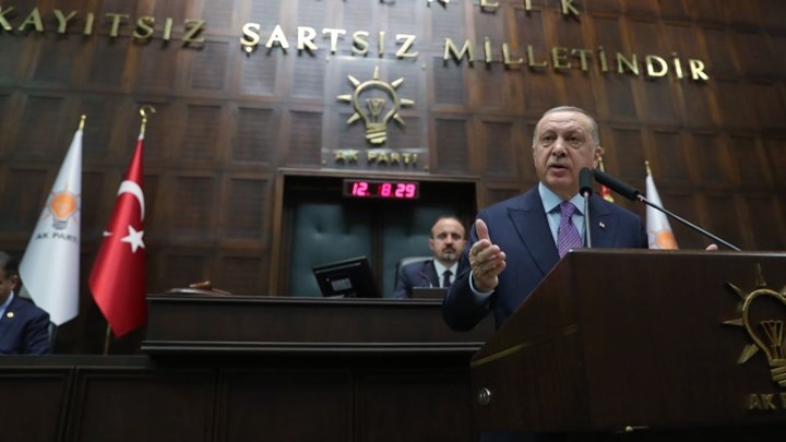 Νέα πρόκληση Ερντογάν: Η Ελλάδα πνίγει μετανάστες στη θάλασσα ή τους πυροβολεί – ΤΩΡΑ