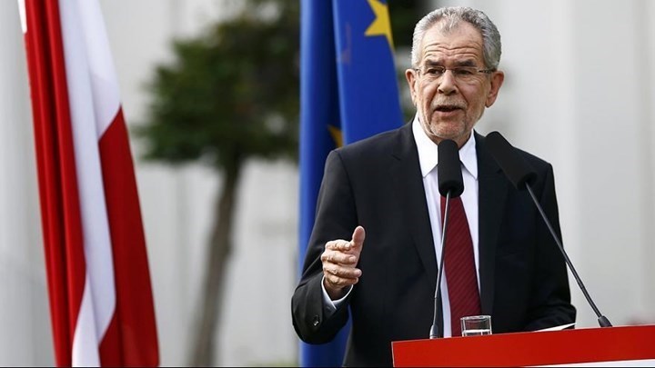 Πρόεδρος Αυστρίας: Αντιβαίνει βαθύτατα στην ευρωπαϊκή ιδέα να αφήσουμε τους Έλληνες μόνους