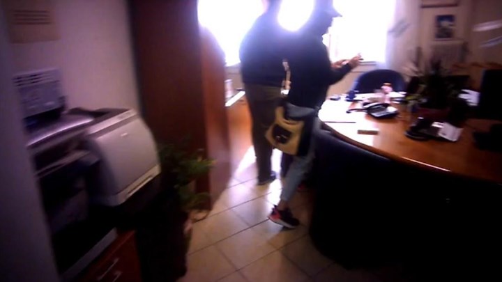 Έφοδος του Ρουβίκωνα στο πολιτικό γραφείο του Γιάννη Βρούτση