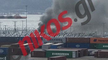 Φωτιά σε καταυλισμό προσφύγων στον Σκαραμαγκά – ΒΙΝΤΕΟ και ΦΩΤΟ αναγνώστη