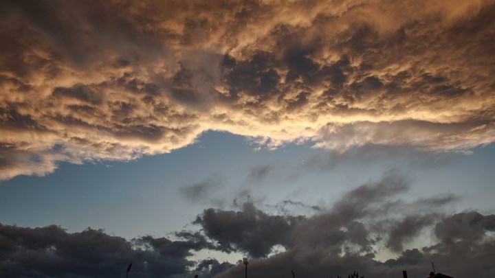 Καιρός: Τοπικές βροχές, καταιγίδες και νοτιάδες σήμερα – Ανεβαίνει η θερμοκρασία