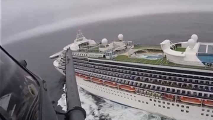 Κορονοϊός: Σε καραντίνα κρουαζιερόπλοιο – Έριξαν τεστ για τον ιό από ελικόπτερο – ΒΙΝΤΕΟ