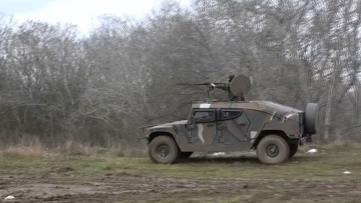 Με το δάχτυλο στην σκανδάλη ο Στρατός στον Έβρο – Έτσι απαντά στην τουρκική σκηνοθεσία – ΒΙΝΤΕΟ