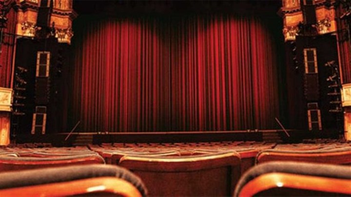 Πέφτει η αυλαία στην Αθήνα: Ποιες παραστάσεις κατεβαίνουν λόγω κορονοϊού