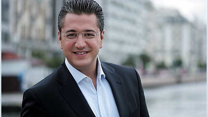 Απόστολος Τζιτζικώστας: Ο Περιφερειάρχης έβαλε ποδιά και μαγείρεψε – ΦΩΤΟ