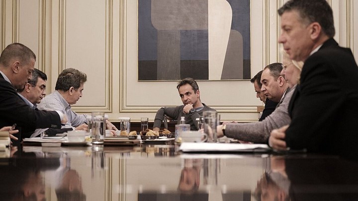 Ευρεία σύσκεψη στο Μαξίμου για την κατάσταση στον Έβρο και τα νησιά