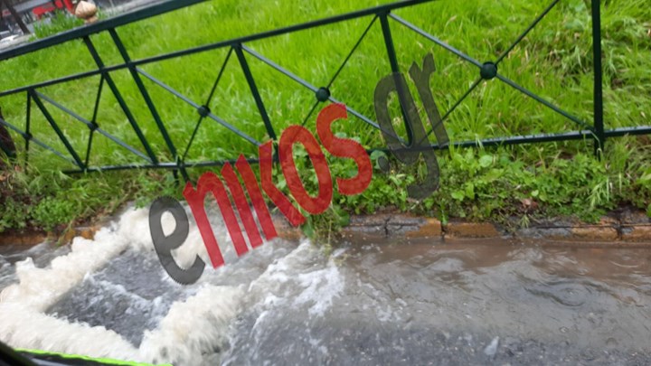 Κακοκαιρία: Προβλήματα στη Νέα Σμύρνη – Πλημμύρισε φρεάτιο – ΦΩΤΟ αναγνώστη