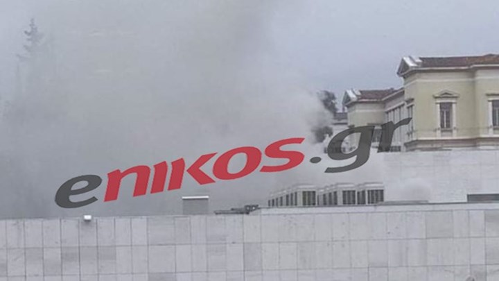 Οι πρώτες εικόνες από τη φωτιά στο Ειρηνοδικείο Αθηνών – ΦΩΤΟ αναγνώστη – ΤΩΡΑ