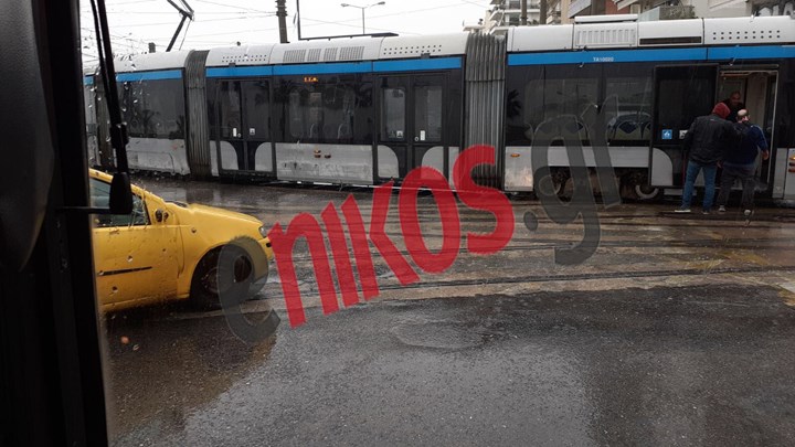 Τραμ: Ακινητοποιήθηκε λόγω βλάβης στη συμβολή Ποσειδώνος και Αχιλλέως – ΦΩΤΟ αναγνώστη