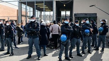 Κορονοϊός: Εξεγέρσεις σε φυλακές της Ιταλίας – Έξι νεκροί – ΒΙΝΤΕΟ