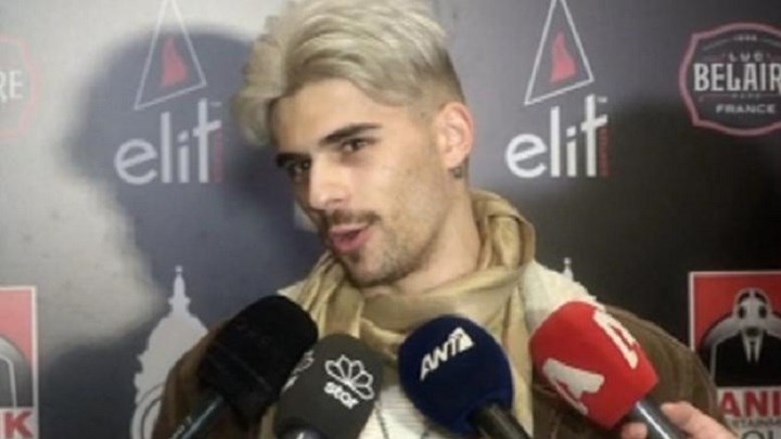 FY: Όπου και να εμφανιστώ μου πετάνε σουτιέν – ΒΙΝΤΕΟ