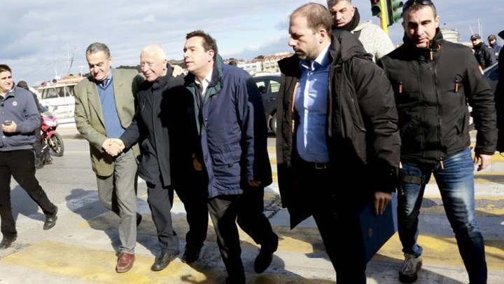 Σάμος: Αποδοκίμασαν τον Νότη Μηταράκη – ΒΙΝΤΕΟ