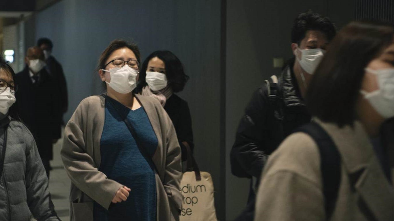 Κορονοϊός: Οι θεωρίες συνωμοσίας – Βιολογικό όπλο ή τιμωρία από τον Θεό;