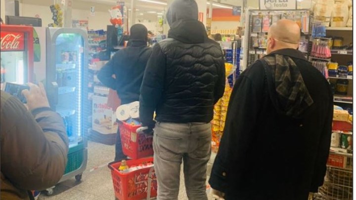 Κορονοϊός: Πανικός στην Ιταλία μετά την καραντίνα – “Επιδρομή” στα σούπερ μάρκετ – ΦΩΤΟ