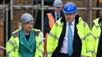 Κορονοϊός: Θετική στον ιό η υφυπουργός Υγείας της Βρετανίας – Έχει συναντηθεί και με τον Τζόνσον