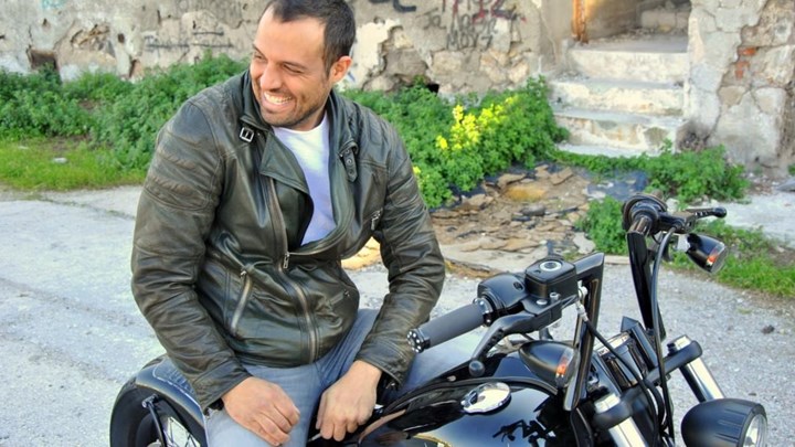 Σοβαρό ατύχημα για τον Σάββα Πούμπουρα – Τι λέει ο παρουσιαστής για το περιστατικό – ΒΙΝΤΕΟ