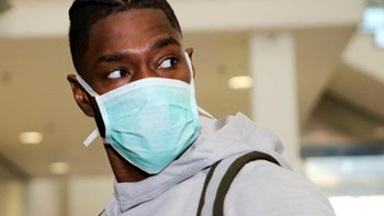 Κορονοϊός: Με μάσκες οι παίκτες του Ολυμπιακού κατά την αναχώρηση για το Βερολίνο – ΒΙΝΤΕΟ