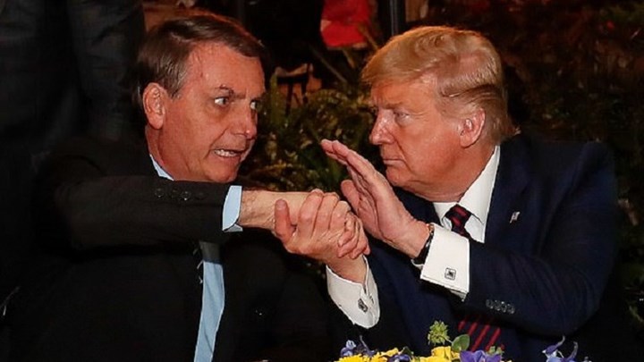 Κορονοϊός: Συναγερμός στον Λευκό Οίκο – Ο Μπολσονάρου εξετάζεται για τον ιό μετά τη χειραψία με τον Τραμπ – ΦΩΤΟ – ΒΙΝΤΕΟ