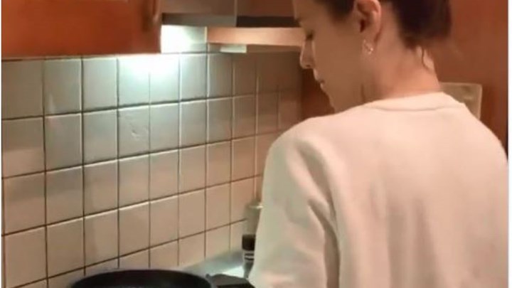 Κορονοϊός: Το ΒΙΝΤΕΟ του προέδρου του ΕΟΔΥ με τη σύζυγό του, Εύα Αντωνοπούλου, που έγινε viral