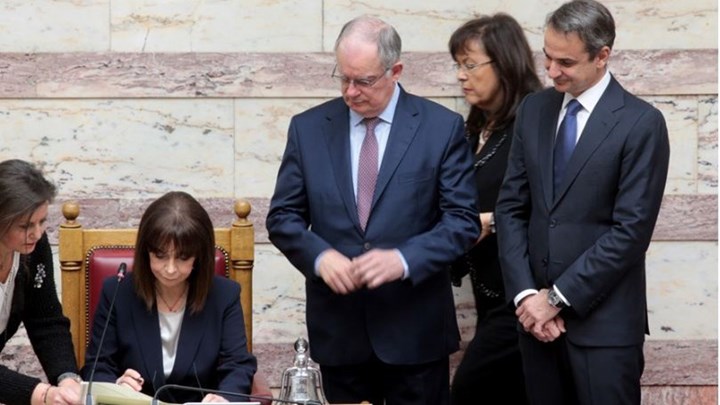 Ορκίστηκε η Κατερίνα Σακελλαροπούλου Πρόεδρος της Ελληνικής Δημοκρατίας – ΦΩΤΟ – ΒΙΝΤΕΟ