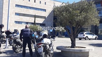 Θεσσαλονίκη: Εκκενώθηκε το δημαρχιακό μέγαρο έπειτα από τηλεφώνημα για βόμβα – ΦΩΤΟ