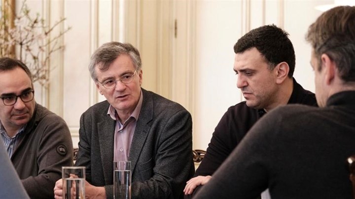 Κορονοϊός: Σύσκεψη στο Μαξίμου – Τι συζητήθηκε για σούπερ μάρκετ και Μέσα Μαζικής Μεταφοράς