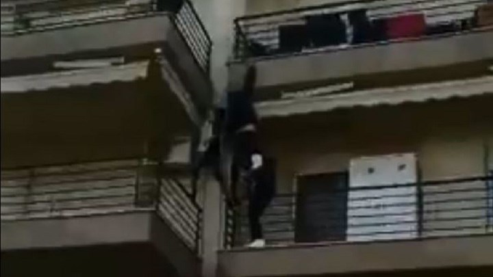 Θεσσαλονίκη: Συγκλονιστικά βίντεο από φλεγόμενη πολυκατοικία στον Εύοσμο