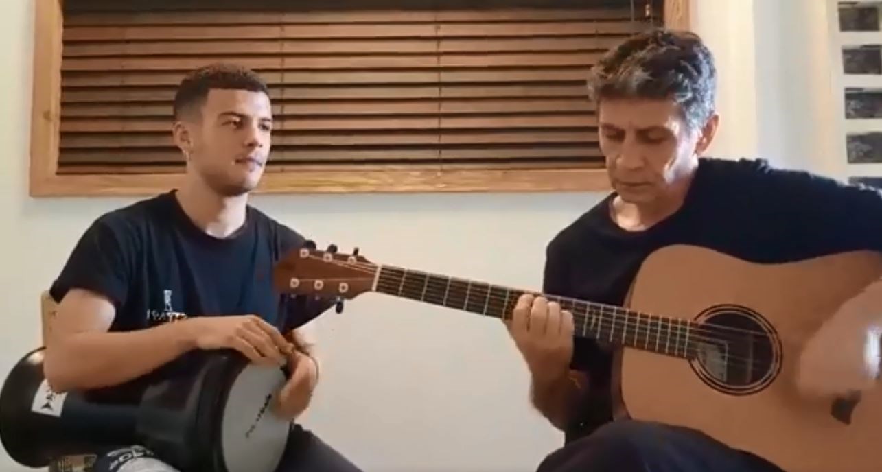 Κορονοϊός: Μήνυμα “μένουμε σπίτι” μετά μουσικής στέλνει ο Σωκράτης Μάλαμας – ΒΙΝΤΕΟ