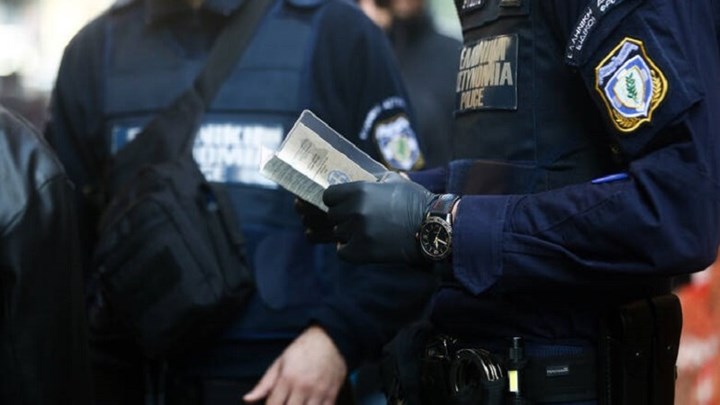 Κορονοϊός: Δεκάδες συλλήψεις για παραβίαση των μέτρων