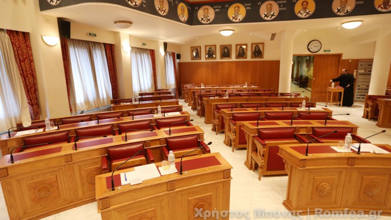 Κορονοϊός: Απαραίτητα μέτρα και στην αίθουσα της Ιεράς Συνόδου – ΦΩΤΟ