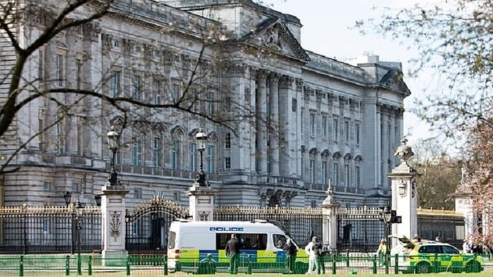Κορονοϊός: Συναγερμός στα Ανάκτορα του Μπάκιγχαμ – ΦΩΤΟ