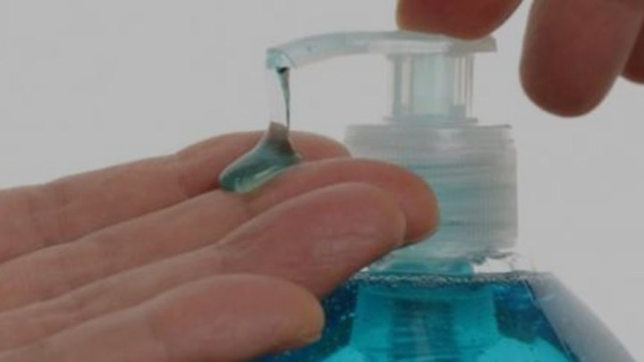 Κορονοϊός: Πότε ξεκινά ξανά ο εφοδιασμός της αγοράς με αντισηπτικά