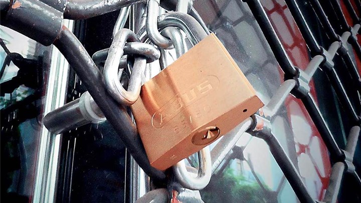 Κορονοϊός: Αυτή είναι η λίστα με τους κωδικούς των επιχειρήσεων που κλείνουν από Τετάρτη