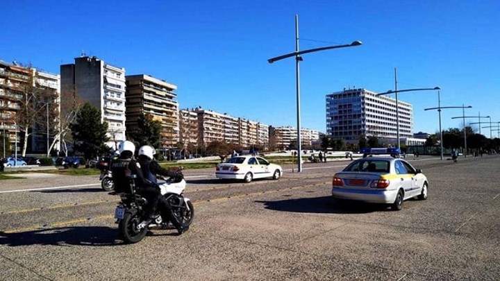 Κορονοϊός – Θεσσαλονίκη: Περιπολίες για να “μείνουν σπίτι” οι περιπατητές της παραλίας