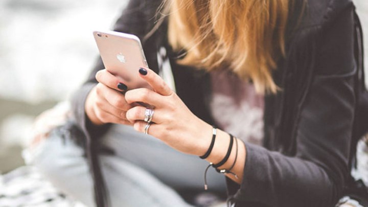 Κορονοϊός και απομόνωση: Σκέφτεσαι να στείλεις μήνυμα σε πρώην; – Τι συμβουλεύουν οι ειδικοί